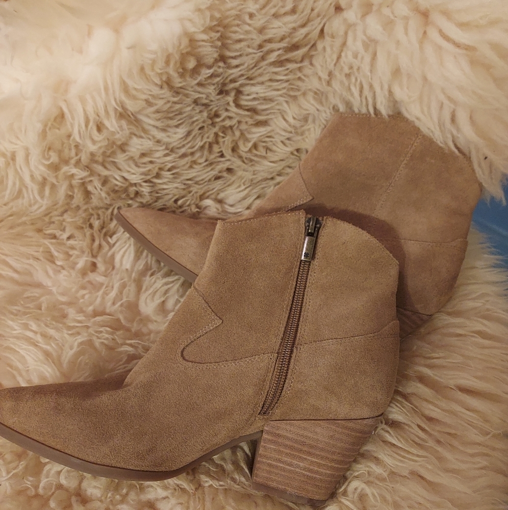 LUCKY BRAND ELLAMY WESTERN COWBOY SUEDE ANKLE BOOT